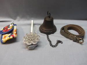 lot 191 image: Bell, Purse Holder, Case
