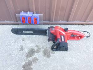 Craftsman 16 Electric chainsaw. Looks new. Trigger needs to be fully depressed. As shown.