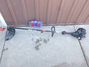 Craftsman 2 cycle weed trimmer. Nearly new. Tested & works. As shown.