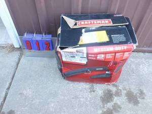 Craftsman 2 cycle leaf blower. Nearly new. Tested & woriks. As shown.