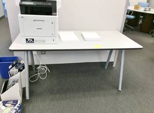 lot 11 image: MSRP $800&nbspHIGH QUALITY STEELCASE MODERN & SLEEK WHITE WORKSURFACE HEIGHT ADJUSTABLE FOLDING WORK TABLE - EXCELLENT CONDITION