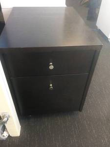 lot 21 image: MSRP $575 HIGH QUALITY STEELCASE&nbspANSWER COLLECTION&nbspMODERN & SLEEK MOCHA ESPRESSO MOBILE 2 DRAWER FILING CABINET - GREAT CONDITION