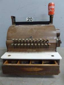 lot 1 image: Vintage Cash Register