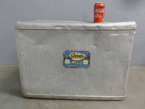 lot 3 image: Vintage Cooler