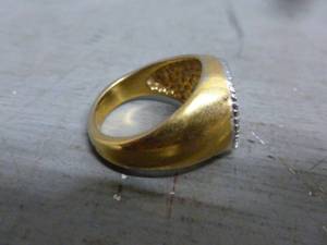 lot 10 image: Mens Ring