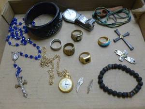 lot 18 image: Jewelry