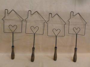 lot 21 image: Rug Beaters