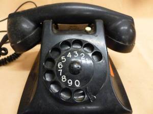 lot 22 image: Vintage Telephone