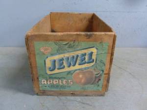 lot 38 image: Vintage Wooden Box