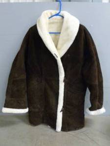 lot 47 image: Leather Coat