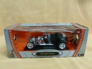 lot 52 image: Die Cast Metal Car