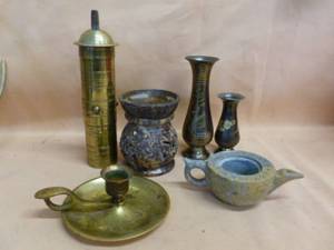 lot 117 image: Decorative