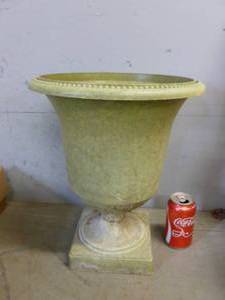 lot 182 image: Planter