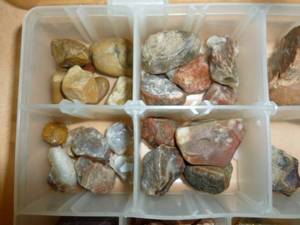 lot 185 image: Collector Rocks