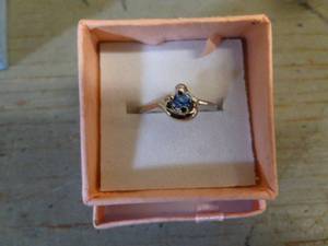 lot 196 image: Ladies Ring