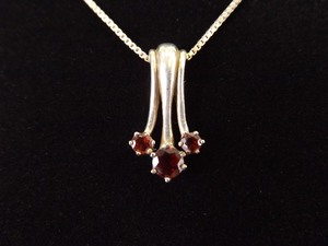 lot 5 image: .925 Sterling Silver Faceted Garnet Pendant Necklace