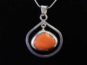 lot 9 image: .925 Sterling Silver Inlayed Pink Coral Pendant Necklace