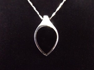 lot 15 image: .925 Sterling Silver Inlayed Onyx Pendant Necklace