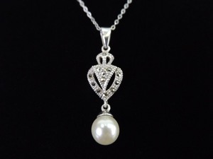 lot 18 image: .925 Sterling Silver Art Nouveau Pearl Dangle Pendant Necklace
