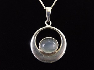 lot 21 image: .925 Sterling Silver Moonstone Cabochon Pendant Necklace