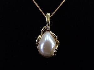 lot 22 image: .925 Sterling Silver Vermeil Pearl and Crystal Pendant Necklace