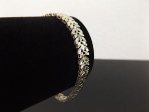 lot 41 image: .925 Sterling Silver Etched Flower Link Bracelet