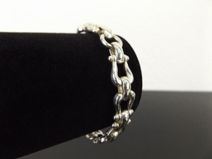 lot 42 image: .925 Sterling Silver Heavy Horseshoe Buckle Bracelet