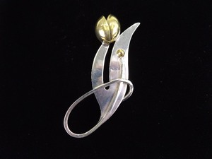 lot 50 image: .925 Sterling Silver Budding Flower Brooch