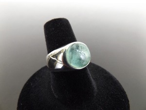 lot 54 image: .925 Sterling Silver Prehnite Cabochon Ring Size 7