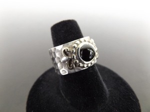 lot 59 image: .925 Sterling Silver Black Onyx Cabochon Ring Size 7
