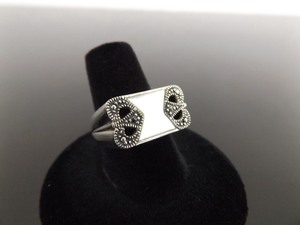 lot 64 image: .925 Sterling Silver Art Nouveau Inlayed Mother of Pearl Ring Size 8