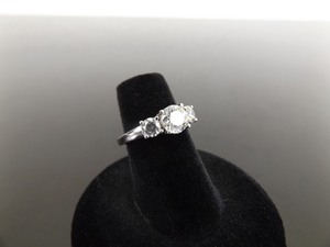 lot 71 image: .925 Sterling Silver Faceted Crystal Ring Size 5