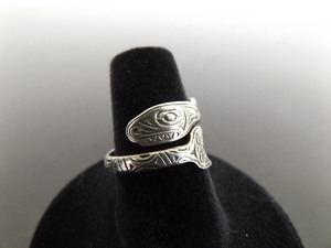 lot 73 image: .925 Sterling Silver Etched Whale Ring Size 6.5