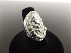 lot 74 image: .925 Sterling Silver Hindu Ganesha Ring Size 7.5