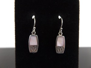 lot 90 image: .925 Sterling Silver Inlayed Mother of Pearl Dangle Hook Earrings
