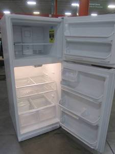 lot 30 image: Frigidaire 20.4-cu ft Top-Freezer Refrigerator (White) FFTR2021TW