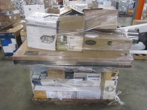 lot 18 image: WHOLESALE MIXED PALLET OF RETURNS - LIGHTING AND CEILING FANS