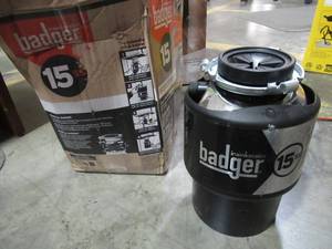 lot 235 image: InSinkErator Badger 15SS 34-HP Continuous Feed Garbage Disposal BADGER 15SS - Hums, doesnt spin.