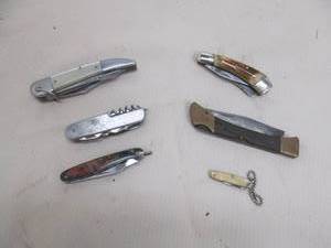 lot 27 image: pocket knives