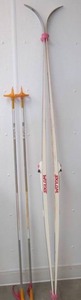 lot 47 image: skis