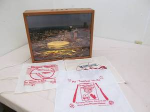 lot 122 image: Metro dome Minneapolis lighted sign