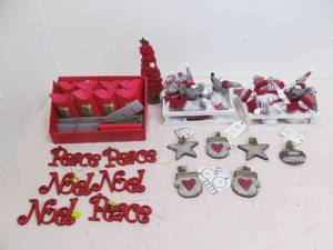 lot 133 image: holiday accessories