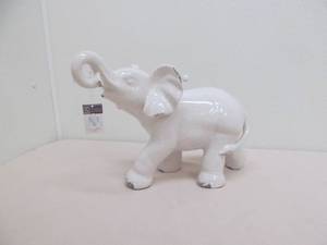 lot 139 image: Sullivan gifts elephant dcor