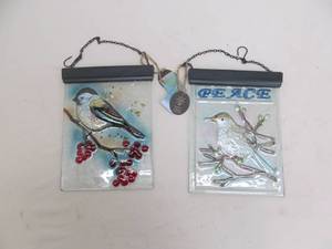 lot 142 image: Evergreen gifts light up window dcor