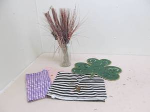 lot 168 image: floral pot accessories