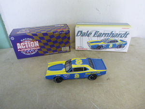 lot 30 image: Action Dale Earnhardt Sr. #8 Die-Cast Car