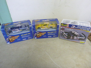 lot 48 image: Dale Earnhardt Sr. and Jr. Die-Cast Kits