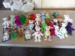 lot 99 image: 28 TY Beanie Babies Bears