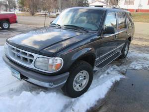 lot 1 image: 1997 Ford Explorer XLT Control Trac 4WD ...