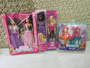 lot 23 image: Assorted Toy Doll Figures  RM3...